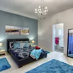 Modern 2br Apartment *