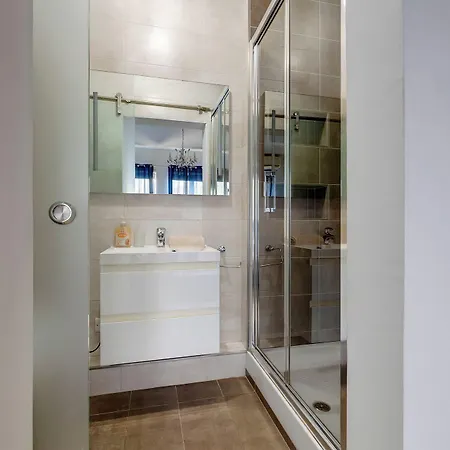 Modern 2br